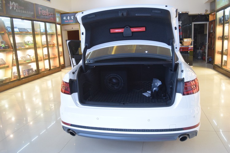 點擊查看原圖 昆明發燒友汽車音響改裝:奧迪A4汽車音響改裝升級喇叭功放和低音